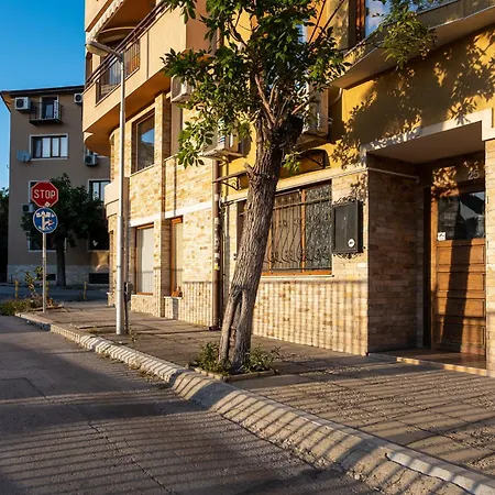 Thermae 2bdrm Sunny Apartment *