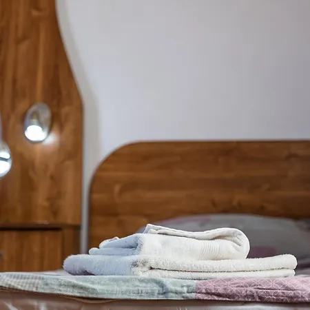 Thermae 2bdrm Sunny Apartment *