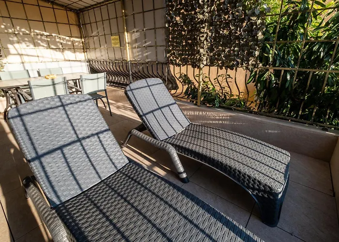 Thermae 2bdrm Sunny شقة فارنا