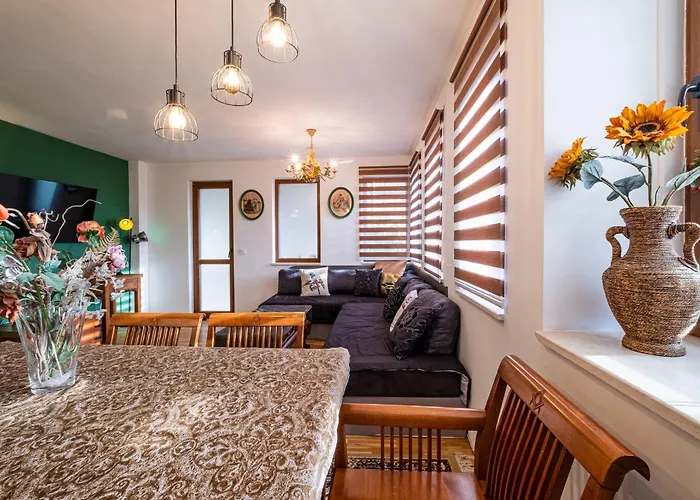 Thermae 2bdrm Sunny فارنا