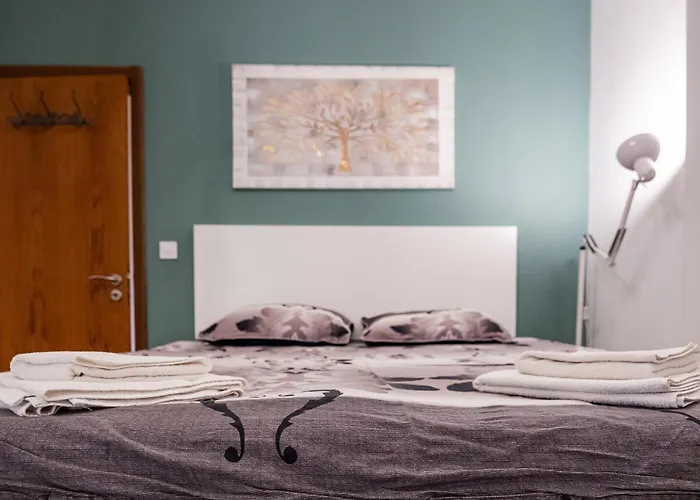 Thermae 2bdrm Sunny فارنا