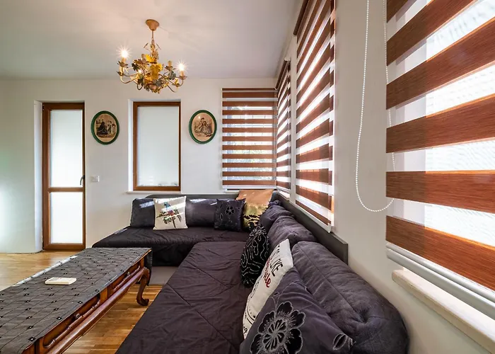 Thermae 2bdrm Sunny شقة فارنا