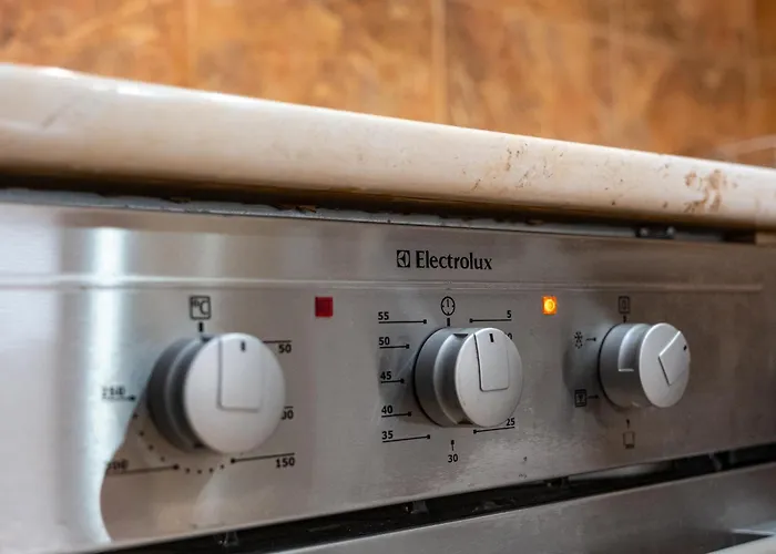 Thermae 2bdrm Sunny شقة فارنا