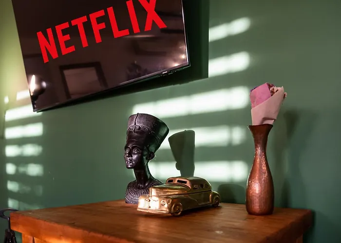 Thermae 2bdrm Sunny فارنا